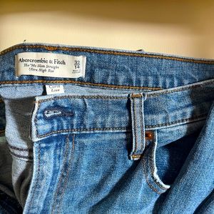 Abercrombie & Fitch. The 90’s Slim Straight, Ultra High Rise. Curve love.